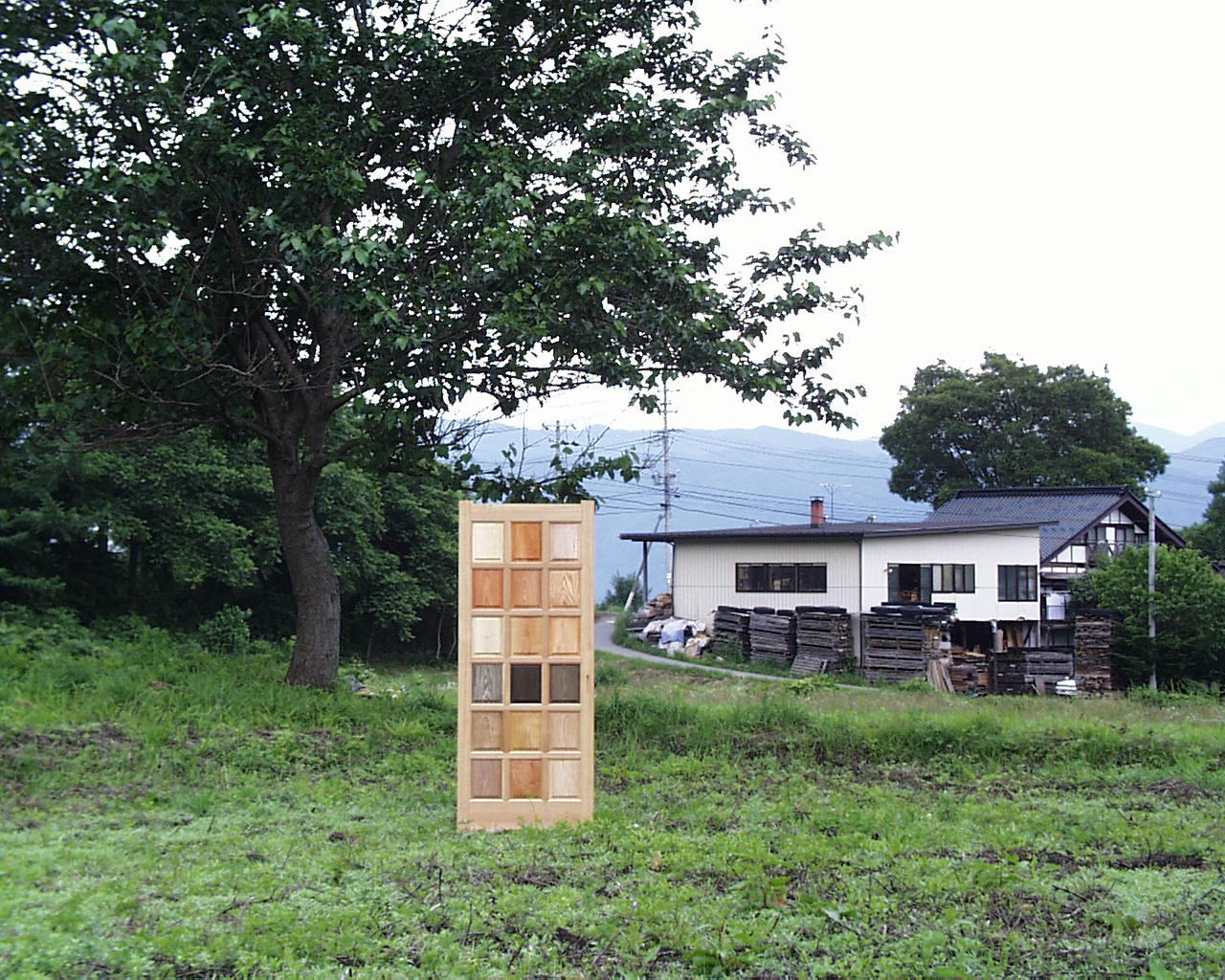 長野県伊那市の工房で手作りされる木製建具 2